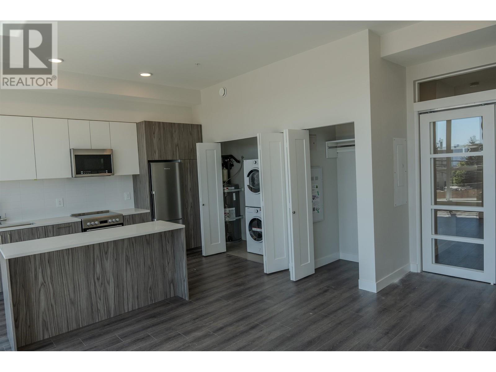 Listing Picture 7 of 10 : 203 5535 HASTINGS STREET, Burnaby / 本拿比 - 魯藝地產 Yvonne Lu Group - MLS Medallion Club Member