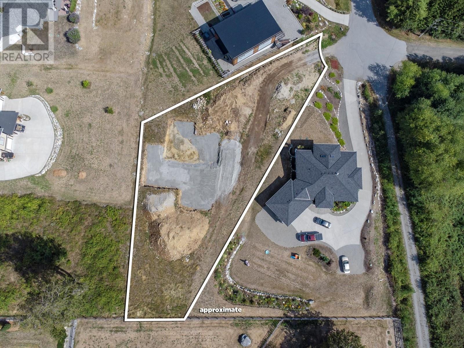 783 Courtney Road, Gibsons, British Columbia V0N 1V1 - Photo 3 - R2947975