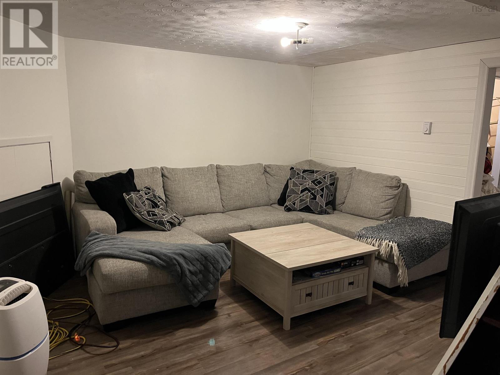 525 Phalen Road, Glace Bay, Nova Scotia  B1A 3B6 - Photo 33 - 202427061