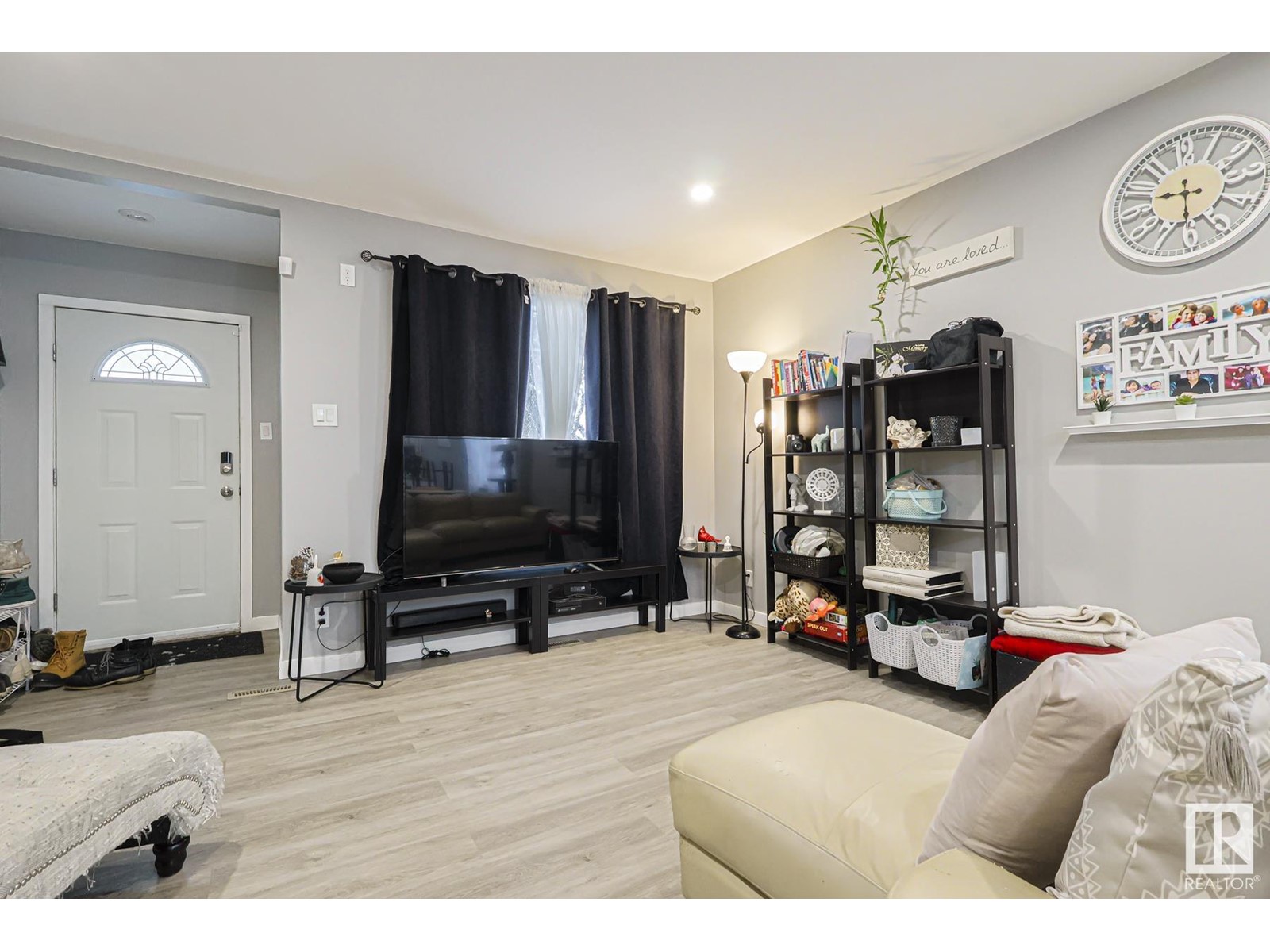 Property at 11540 83 ST NW image 4