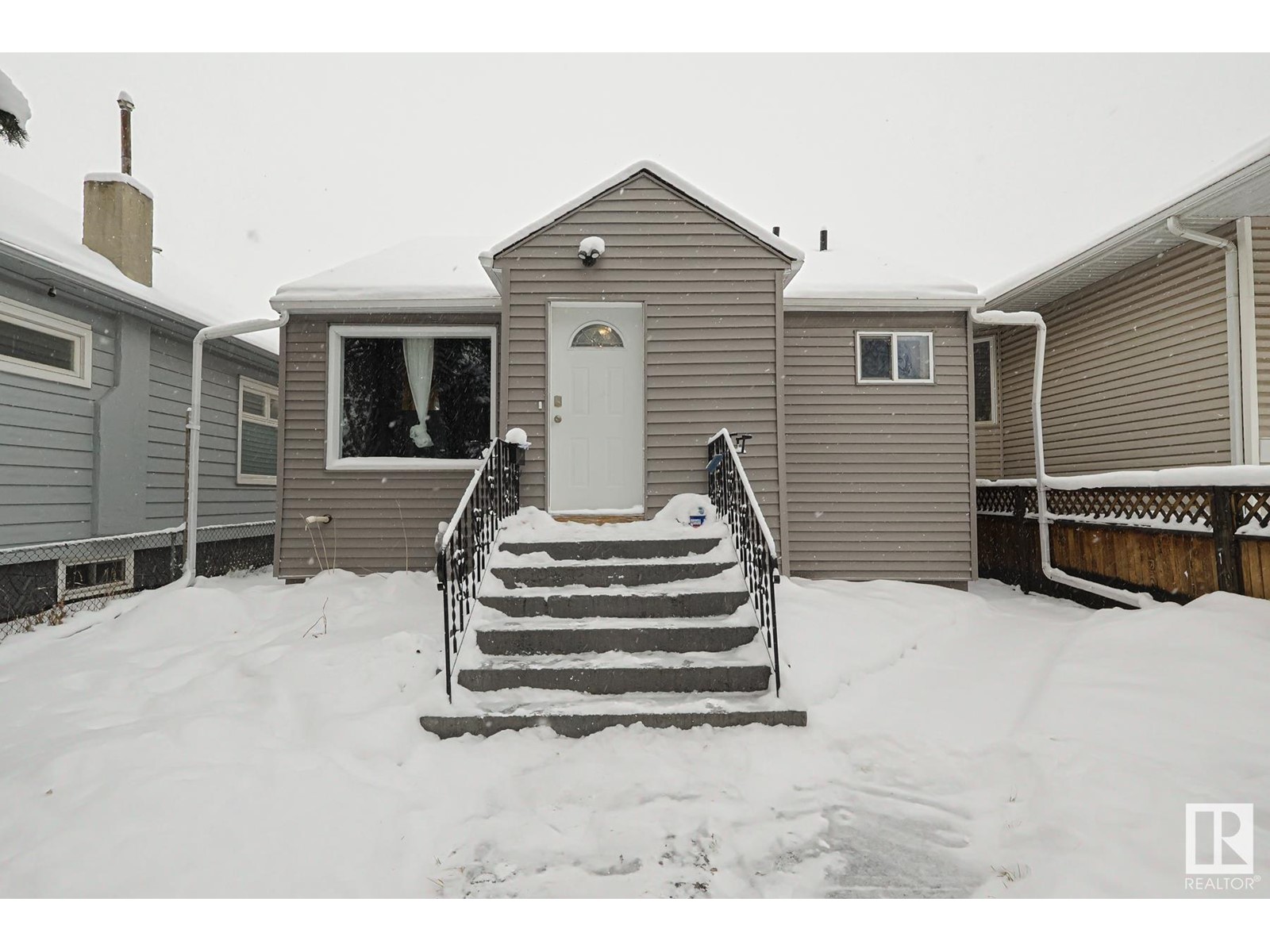 Property at 11540 83 ST NW image 1