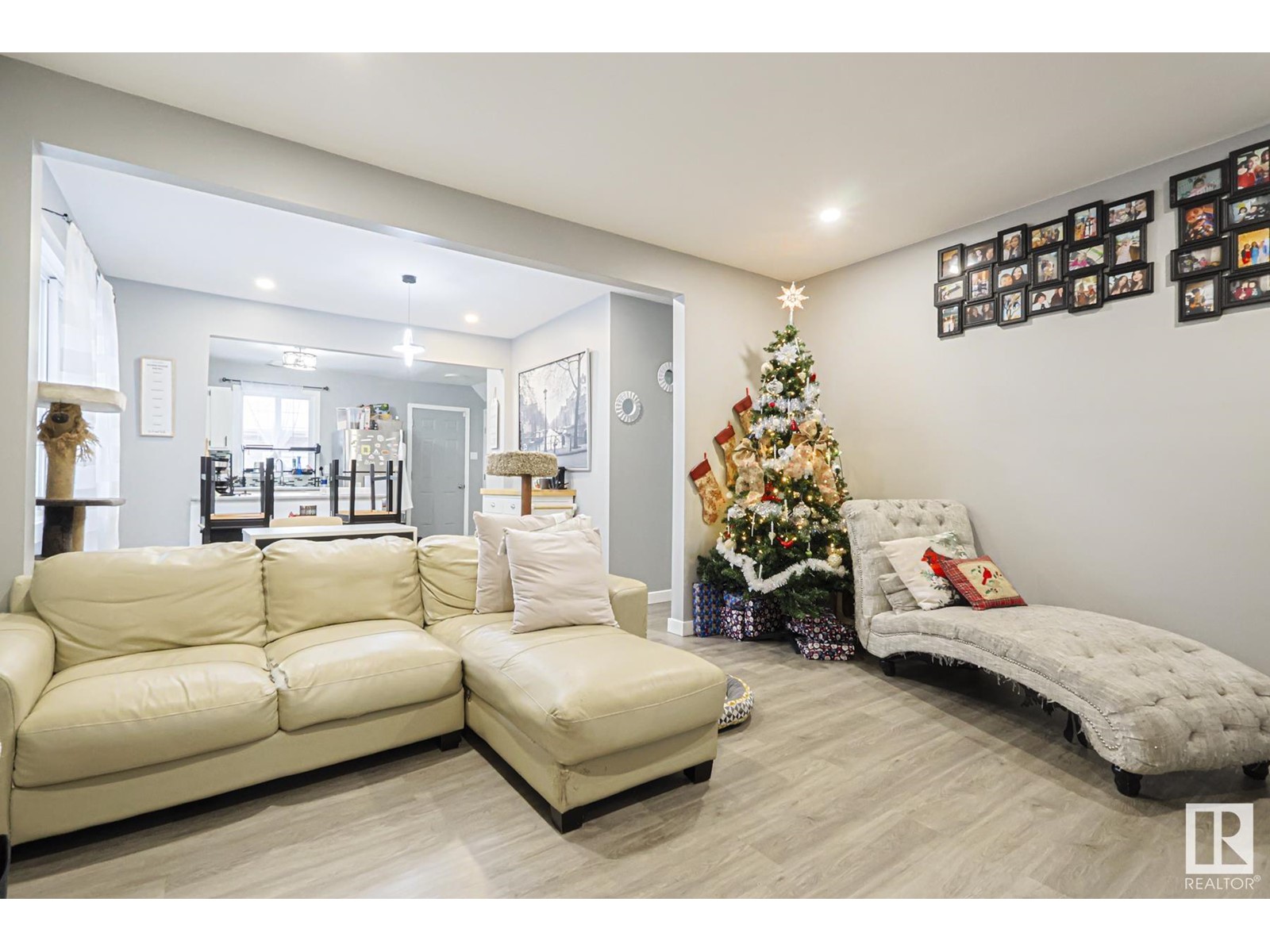 Property at 11540 83 ST NW image 3