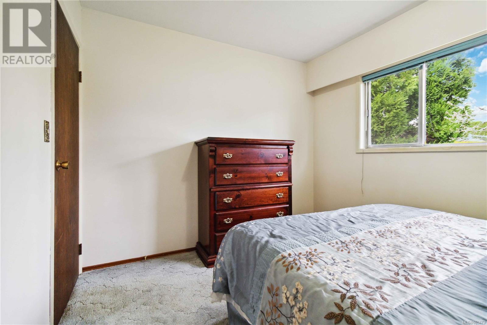 Property at 7194 Veyaness Rd image 2
