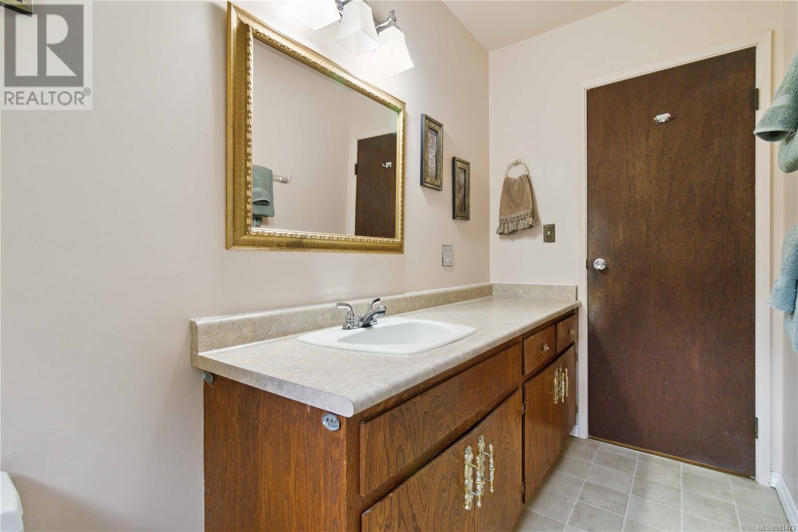 Property at 7194 Veyaness Rd image 4