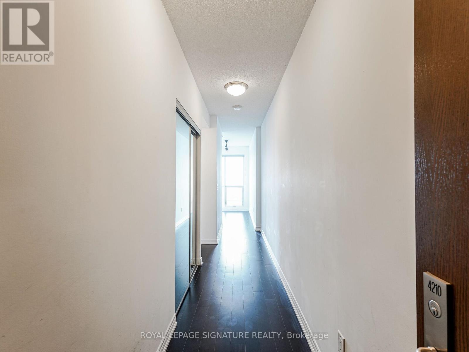 4210 - 386 Yonge Street, Toronto, Ontario  M5B 0A5 - Photo 2 - C11822259