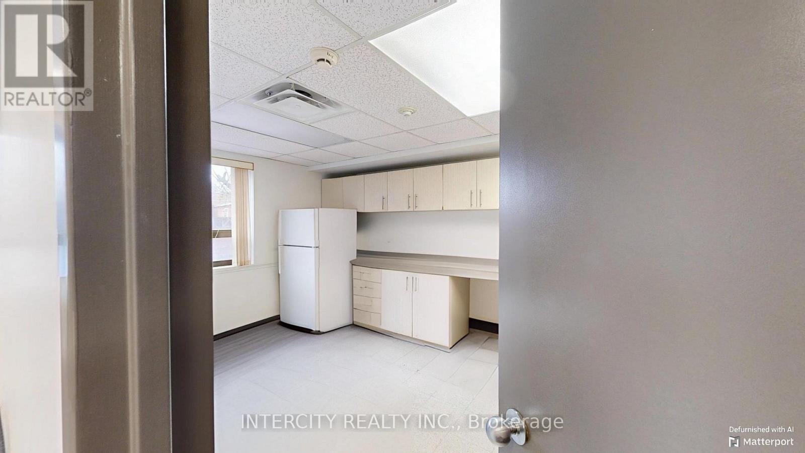 2nd Flr - 627 Bloor Street W, Toronto, Ontario  M6G 1K8 - Photo 21 - C10441996