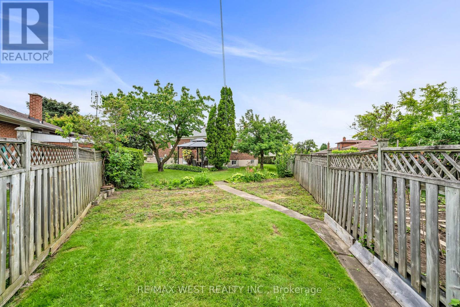 5 Picton Crescent, Toronto (Downsview-Roding-Cfb), Ontario  M3K 1W4 - Photo 37 - W11822324