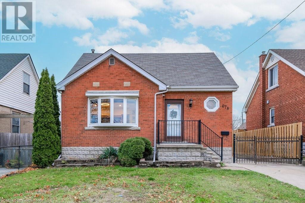 678 BRIGHTON Avenue, Hamilton, Ontario