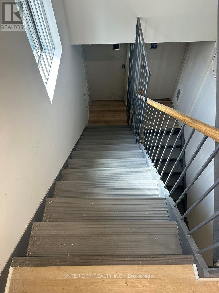 2nd Flr - 627 Bloor Street W, Toronto, Ontario  M6G 1K8 - Photo 34 - C10411526