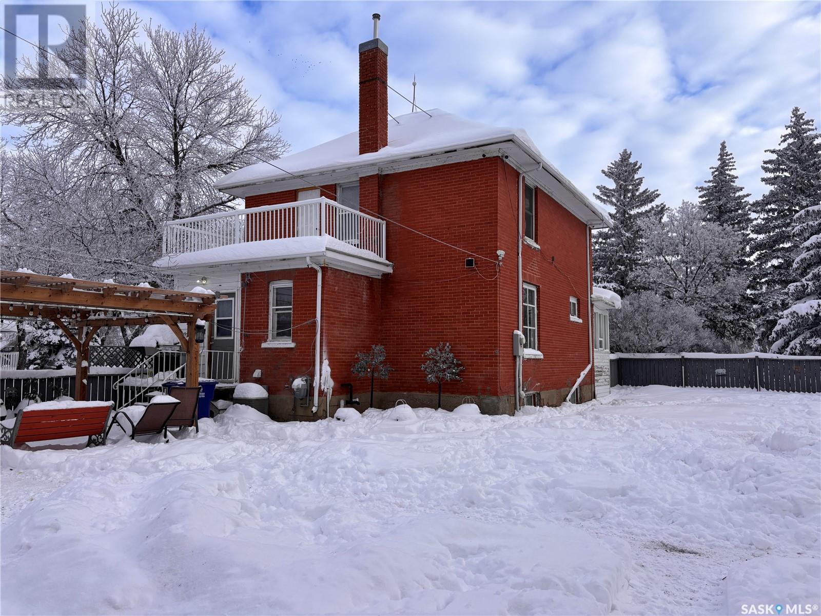 402 Pangman Street, Outlook, Saskatchewan  S0L 2N0 - Photo 2 - SK988994