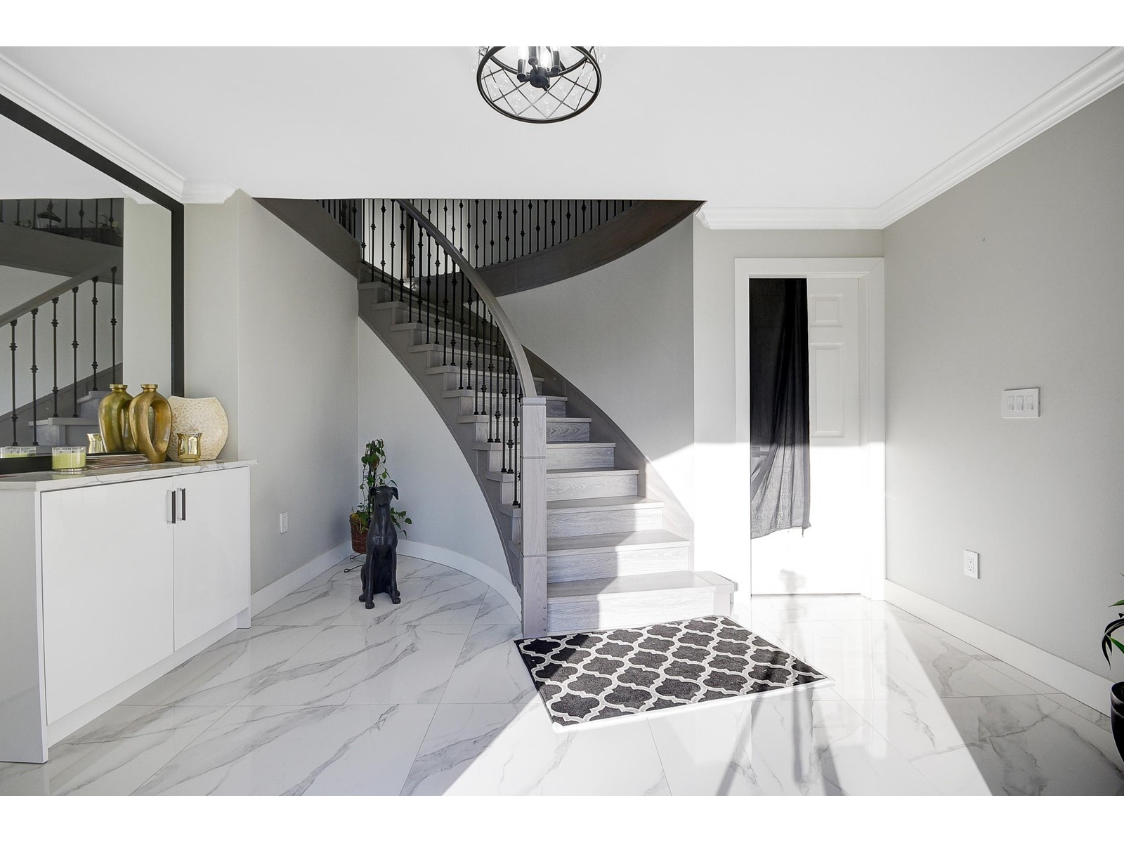Property at 13707 91 AVENUE image 3