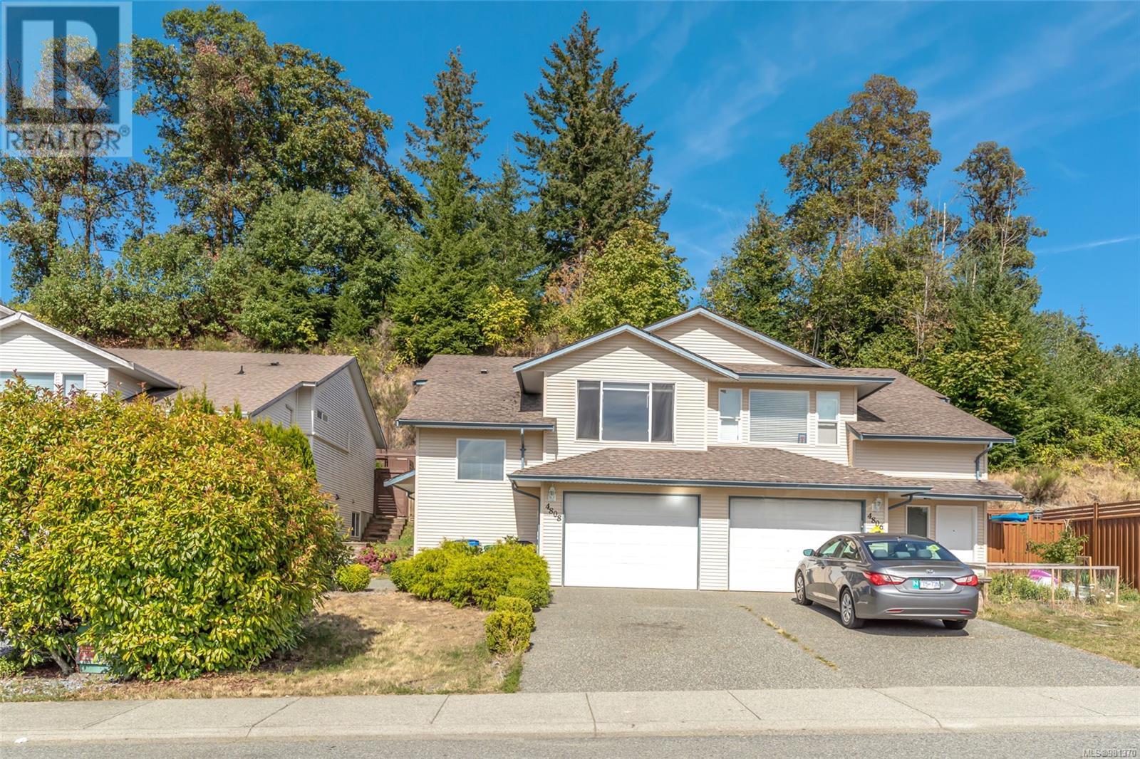 Property at 4808 Fairbrook Cres image 2