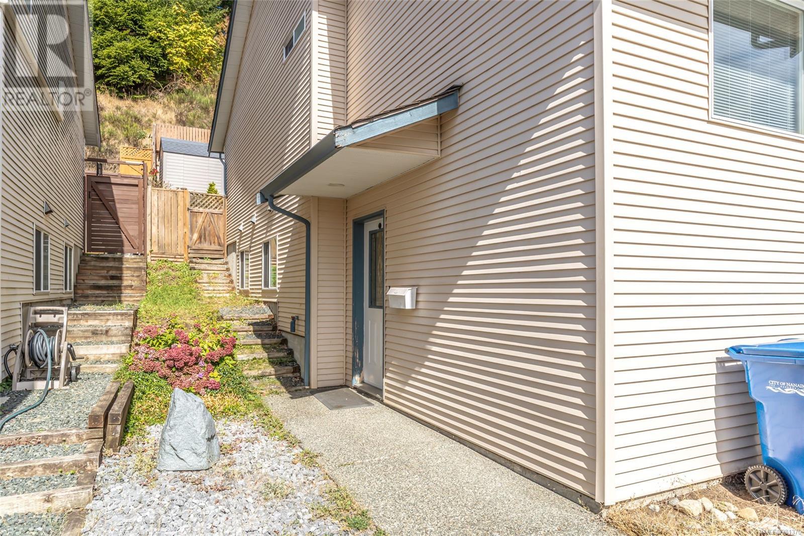 Property at 4808 Fairbrook Cres image 5