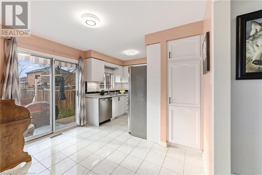 516 Eliza CrescentBurlington, Ontario  L7L 6C9 - Photo 11 - 40681008