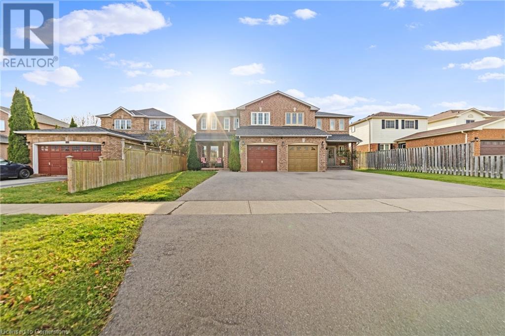 516 Eliza CrescentBurlington, Ontario  L7L 6C9 - Photo 2 - 40681008