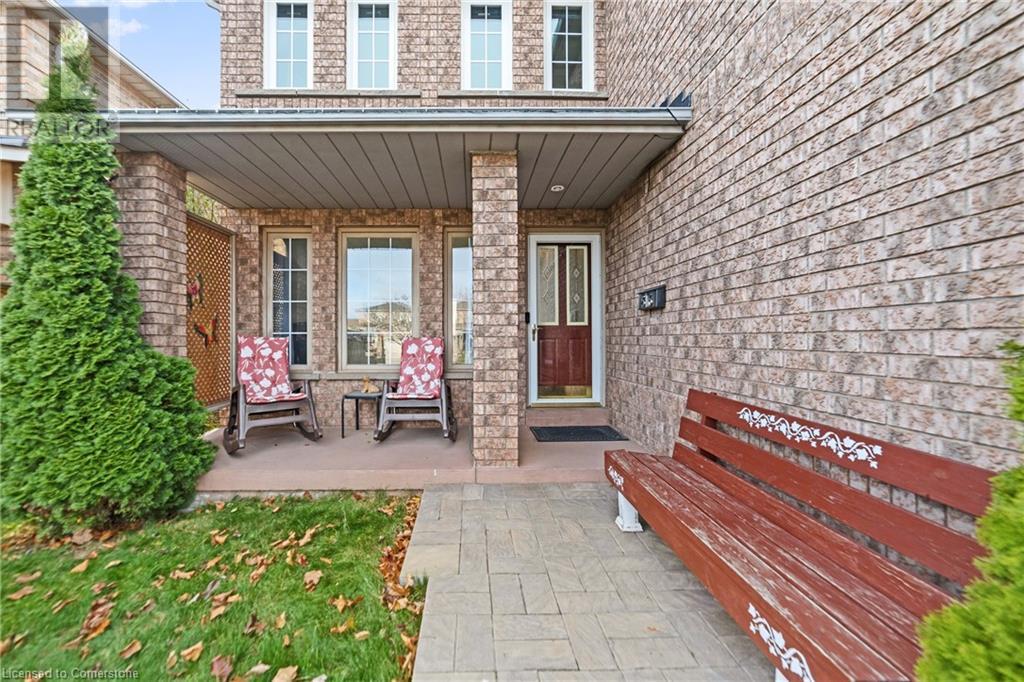 516 Eliza CrescentBurlington, Ontario  L7L 6C9 - Photo 3 - 40681008