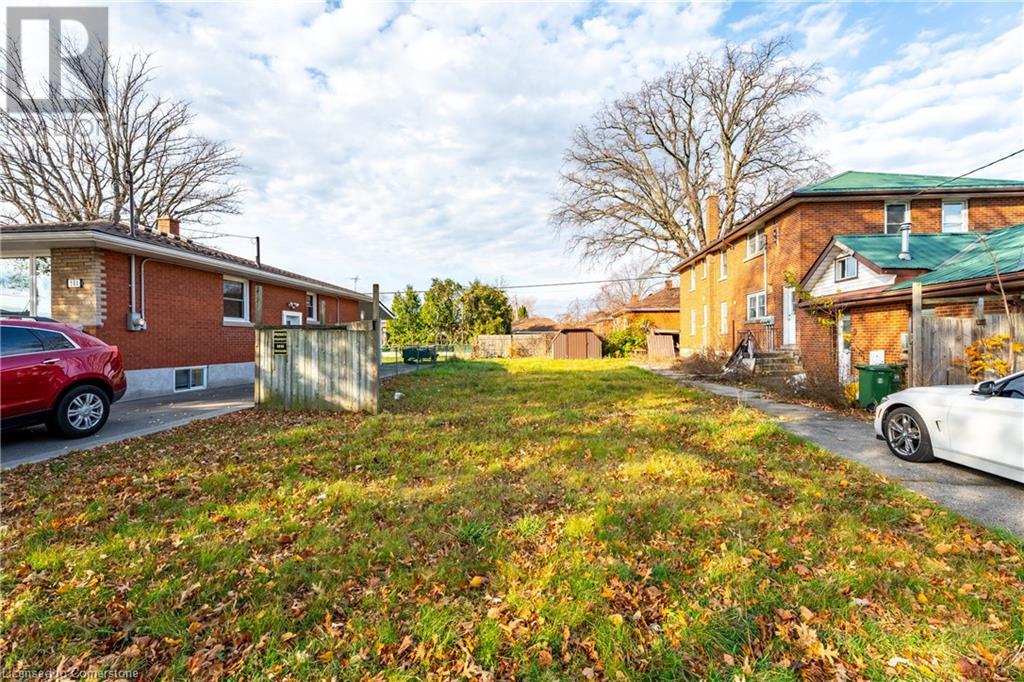 270 East 43rd Street, Hamilton, Ontario  L8T 3E1 - Photo 3 - 40682667