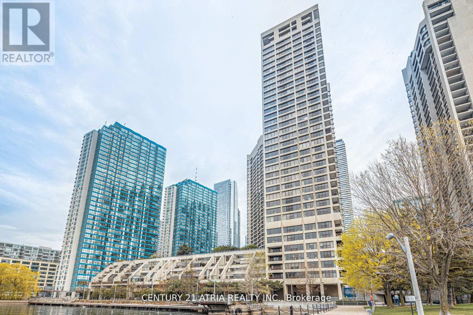 Property at 1401 - 65 HARBOUR SQUARE image 1