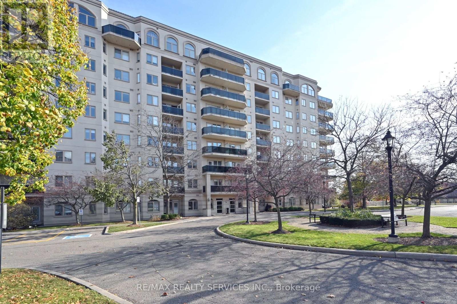 601 - 10 Dayspring Circle, Brampton, Ontario  L6P 1B9 - Photo 4 - W11822751