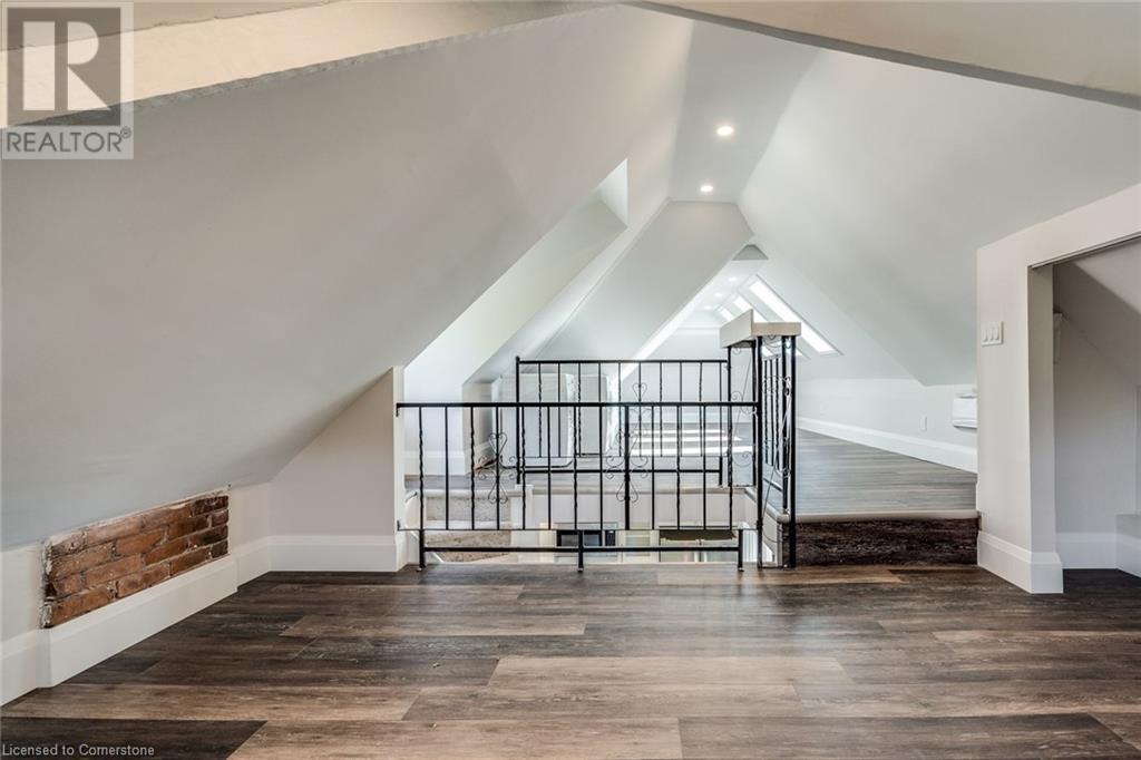 276 Sanford Avenue N Unit# 2, Hamilton, Ontario  L8L 6A1 - Photo 12 - 40682855