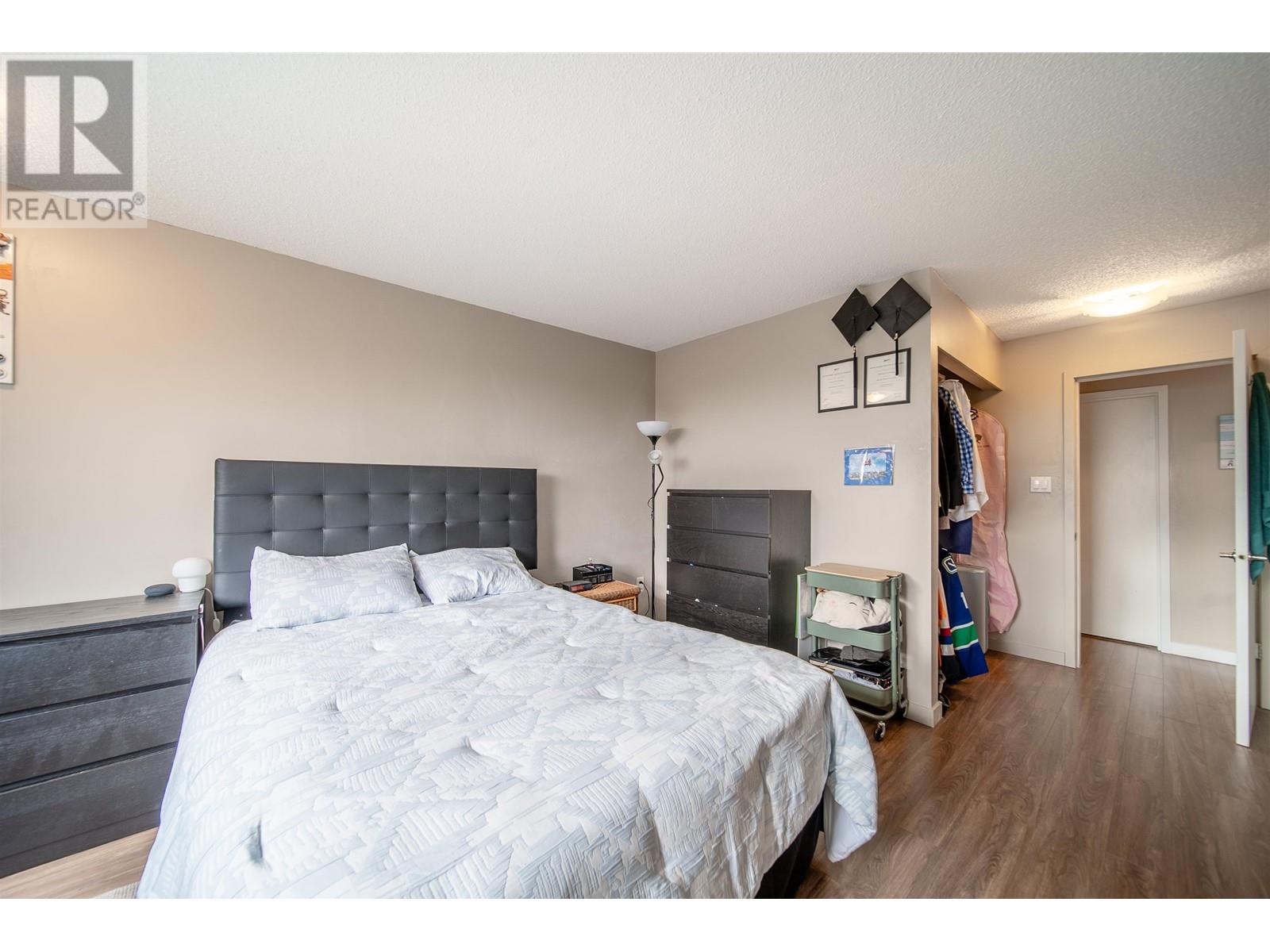 Listing Picture 11 of 22 : 109 5340 HASTINGS STREET, Burnaby / 本拿比 - 魯藝地產 Yvonne Lu Group - MLS Medallion Club Member