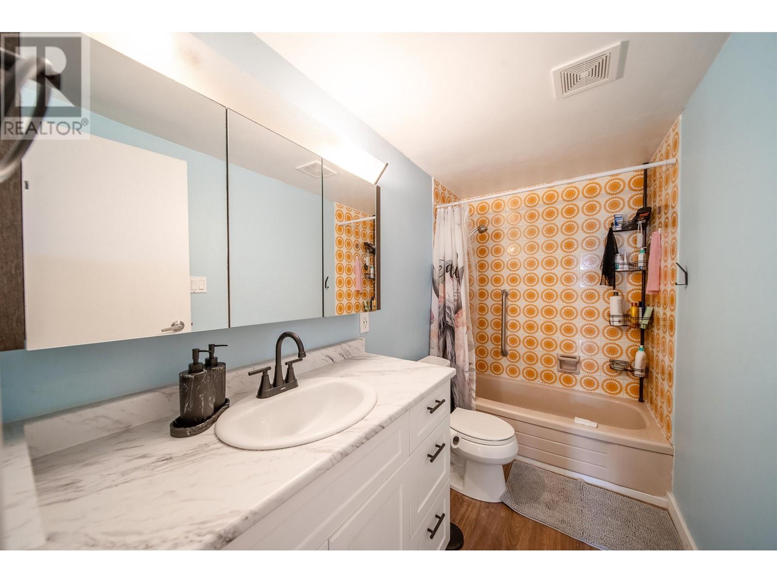 Listing Picture 12 of 22 : 109 5340 HASTINGS STREET, Burnaby / 本拿比 - 魯藝地產 Yvonne Lu Group - MLS Medallion Club Member