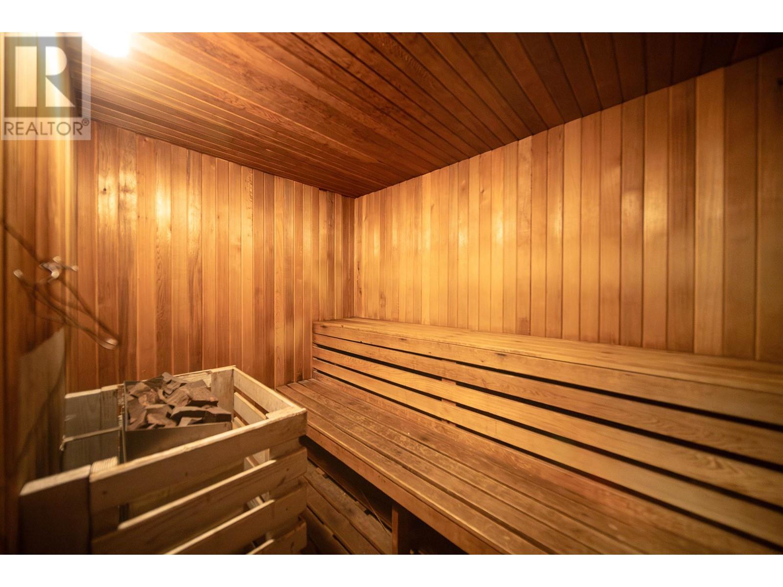 Listing Picture 18 of 22 : 109 5340 HASTINGS STREET, Burnaby / 本拿比 - 魯藝地產 Yvonne Lu Group - MLS Medallion Club Member