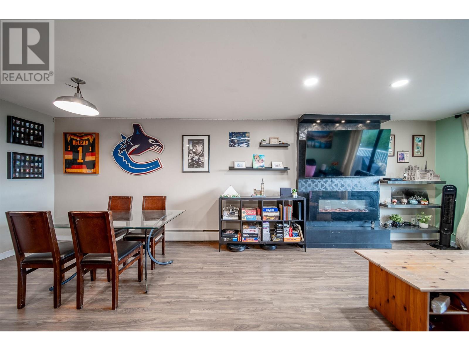 Listing Picture 4 of 22 : 109 5340 HASTINGS STREET, Burnaby / 本拿比 - 魯藝地產 Yvonne Lu Group - MLS Medallion Club Member