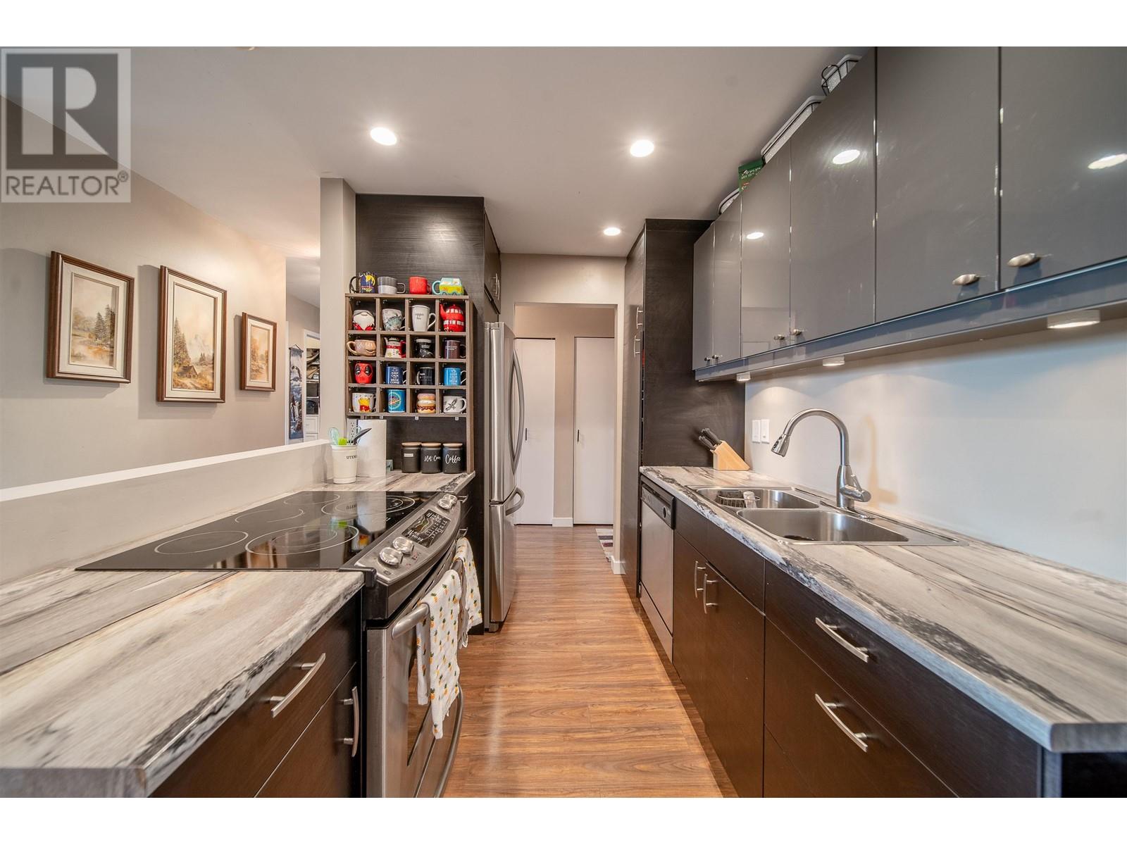 Listing Picture 7 of 22 : 109 5340 HASTINGS STREET, Burnaby / 本拿比 - 魯藝地產 Yvonne Lu Group - MLS Medallion Club Member