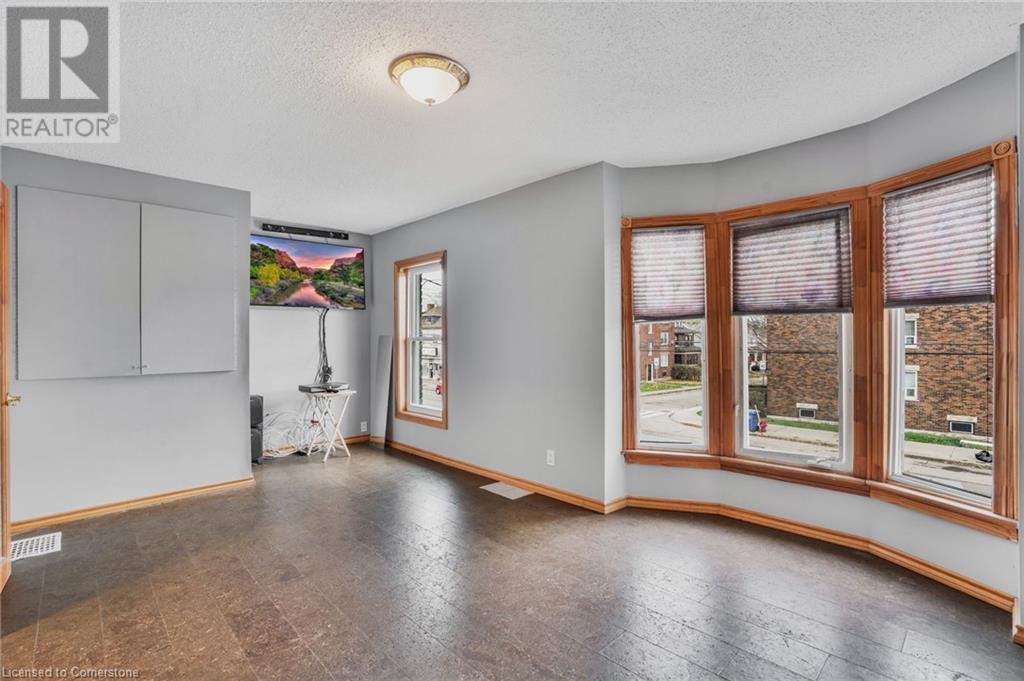 968 Main Street E, Hamilton, Ontario  L8M 1M8 - Photo 4 - 40679598