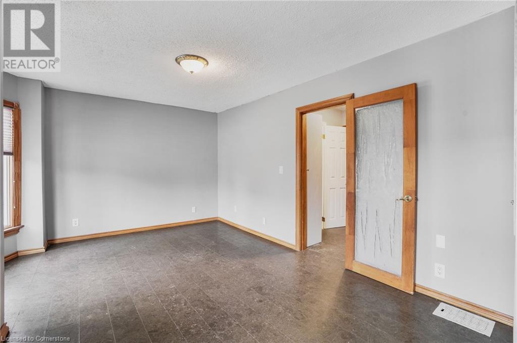 968 Main Street E, Hamilton, Ontario  L8M 1M8 - Photo 5 - 40679598