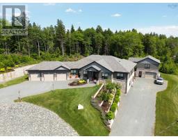 561 Heddas Way, Fall River, Ca