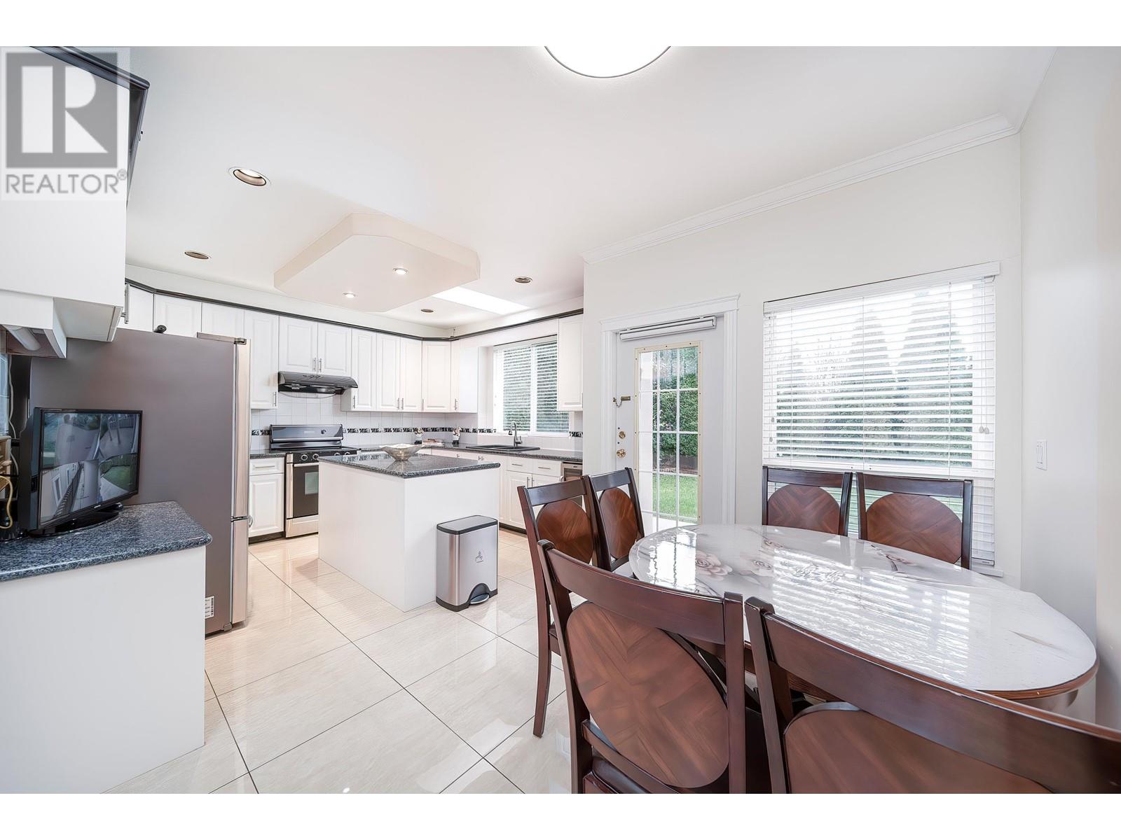 Listing Picture 19 of 40 : 4560 WYNE CRESCENT, Richmond / 烈治文 - 魯藝地產 Yvonne Lu Group - MLS Medallion Club Member