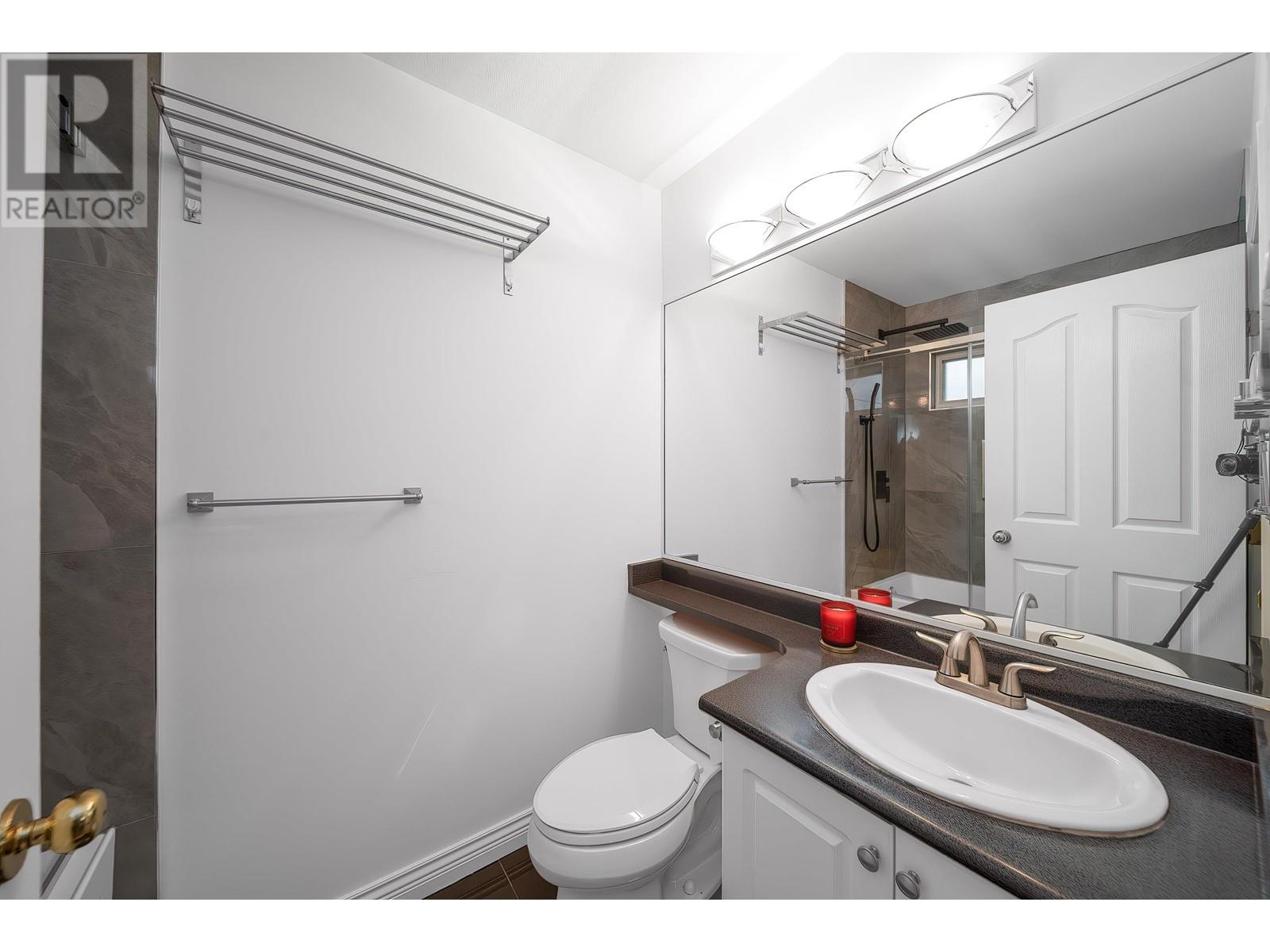 Listing Picture 32 of 40 : 4560 WYNE CRESCENT, Richmond / 烈治文 - 魯藝地產 Yvonne Lu Group - MLS Medallion Club Member