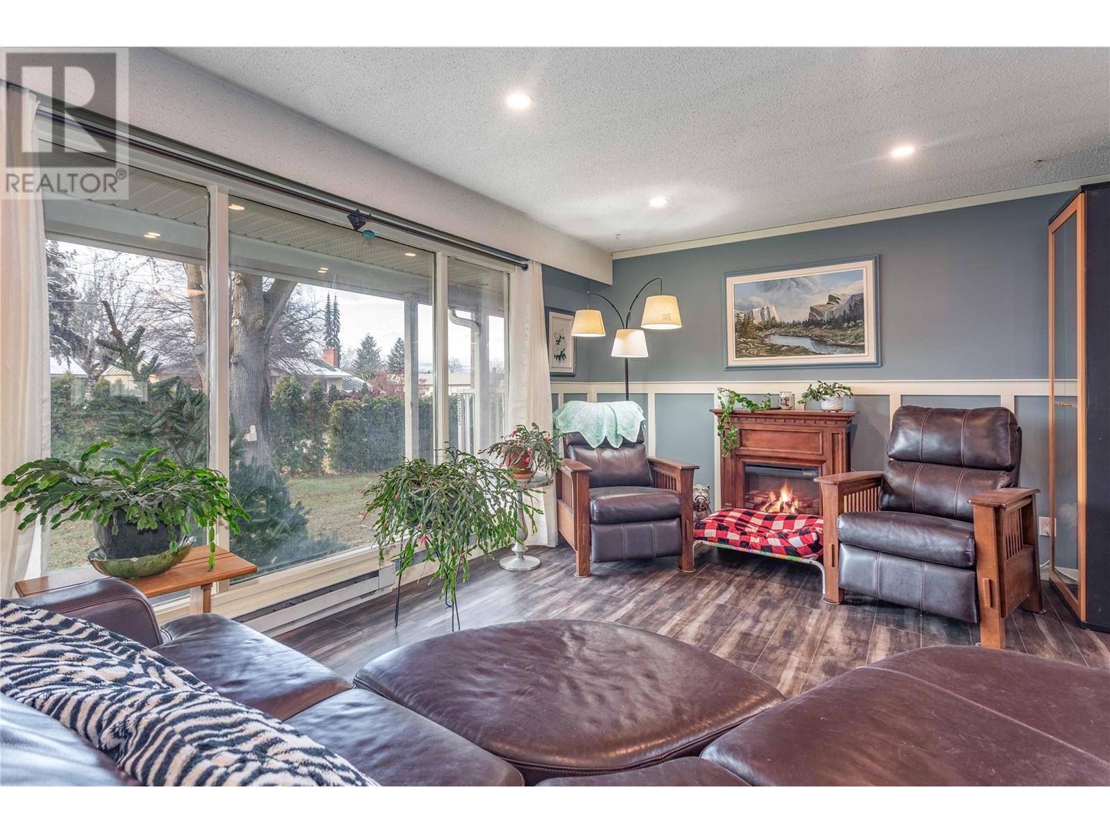 Property at 235 Gibbs Road W image 1