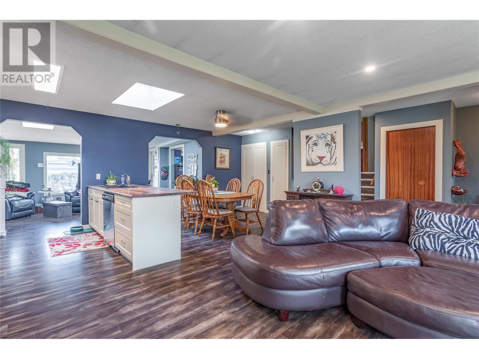 Property at 235 Gibbs Road W image 3