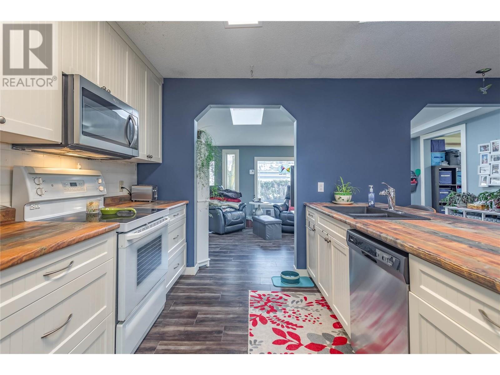 Property at 235 Gibbs Road W image 4