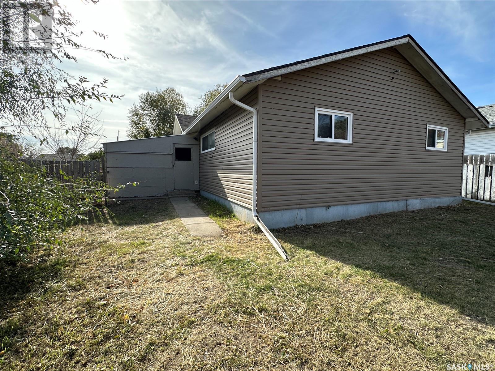 1016 Stadacona Street E, Moose Jaw, Saskatchewan  S6H 0L1 - Photo 35 - SK989072