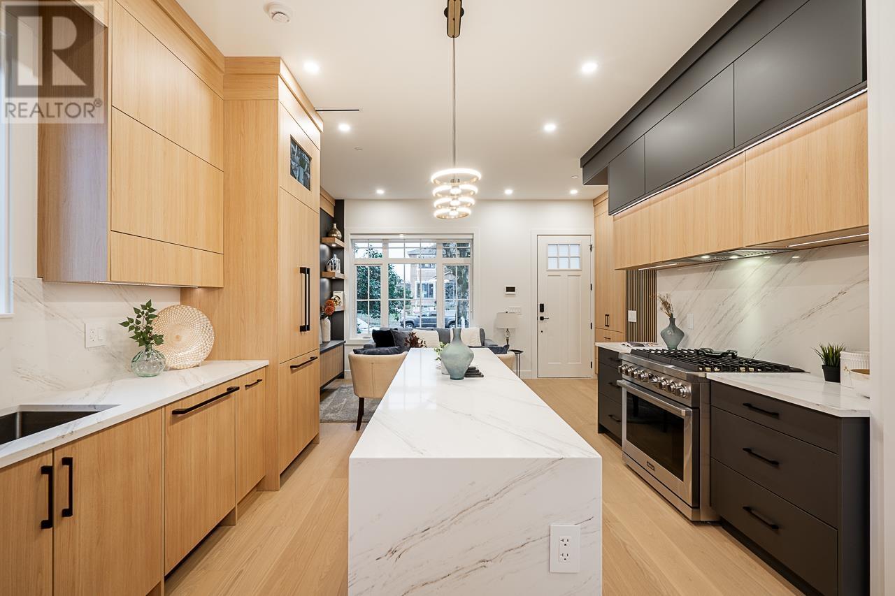 Listing Picture 8 of 37 : 2331 E 49TH AVENUE, Vancouver / 溫哥華 - 魯藝地產 Yvonne Lu Group - MLS Medallion Club Member