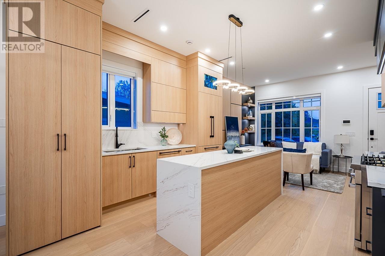 Listing Picture 6 of 37 : 2331 E 49TH AVENUE, Vancouver / 溫哥華 - 魯藝地產 Yvonne Lu Group - MLS Medallion Club Member