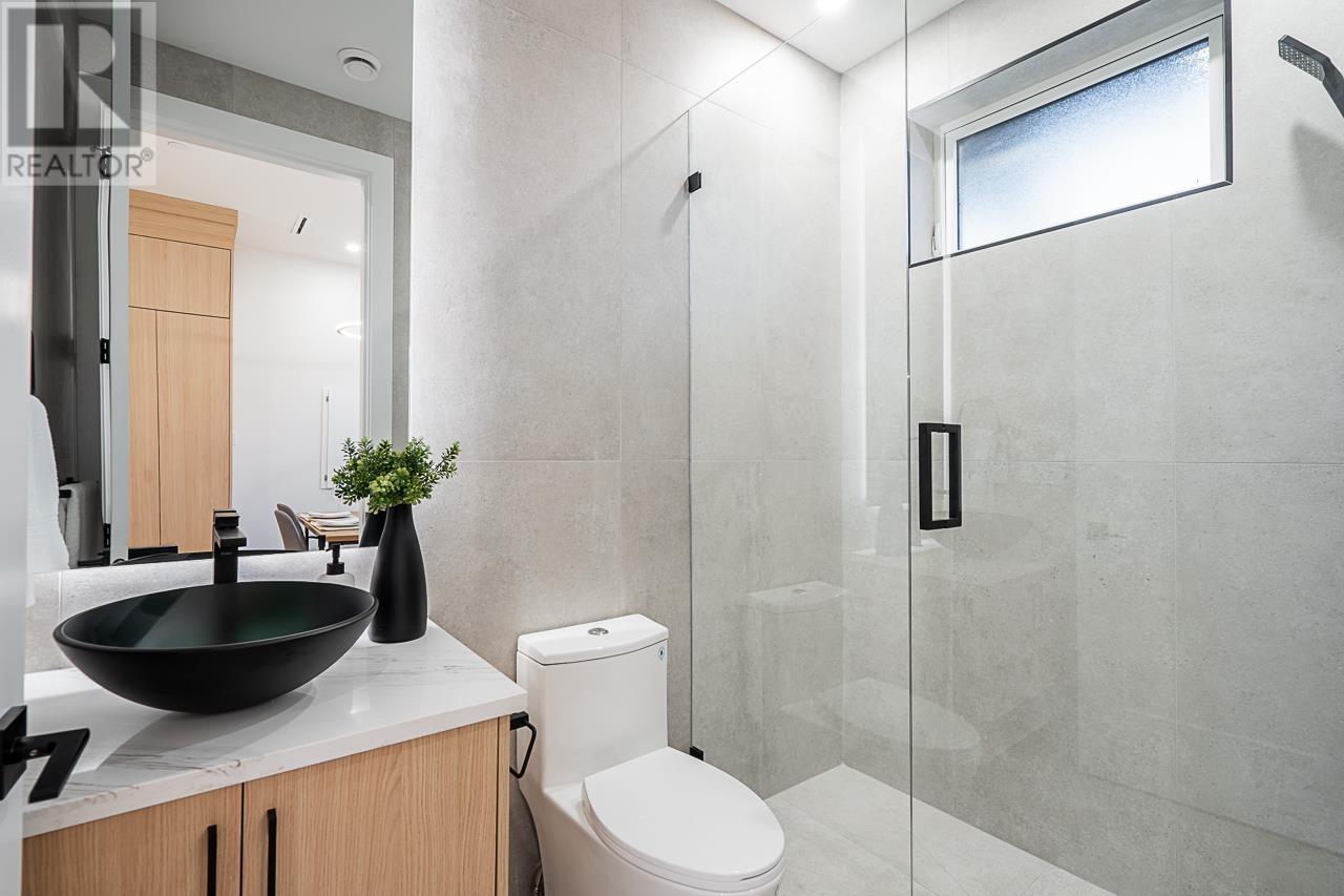 Listing Picture 12 of 37 : 2331 E 49TH AVENUE, Vancouver / 溫哥華 - 魯藝地產 Yvonne Lu Group - MLS Medallion Club Member