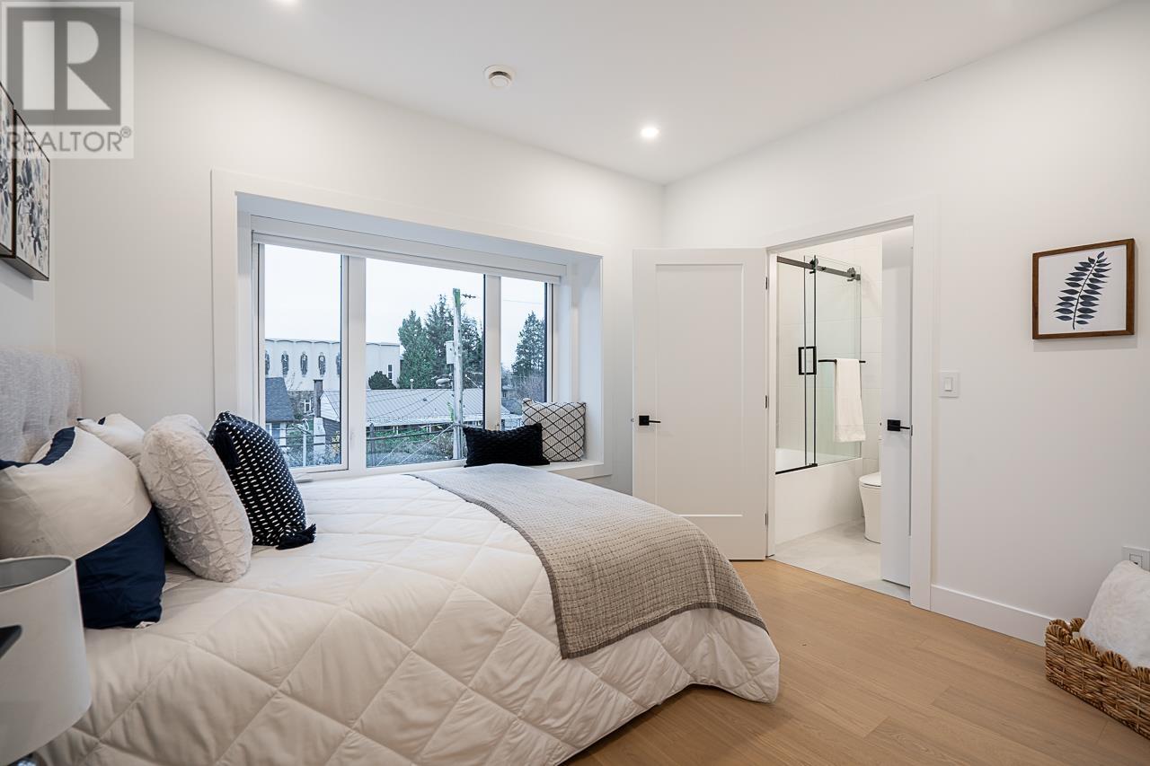 Listing Picture 16 of 37 : 2331 E 49TH AVENUE, Vancouver / 溫哥華 - 魯藝地產 Yvonne Lu Group - MLS Medallion Club Member