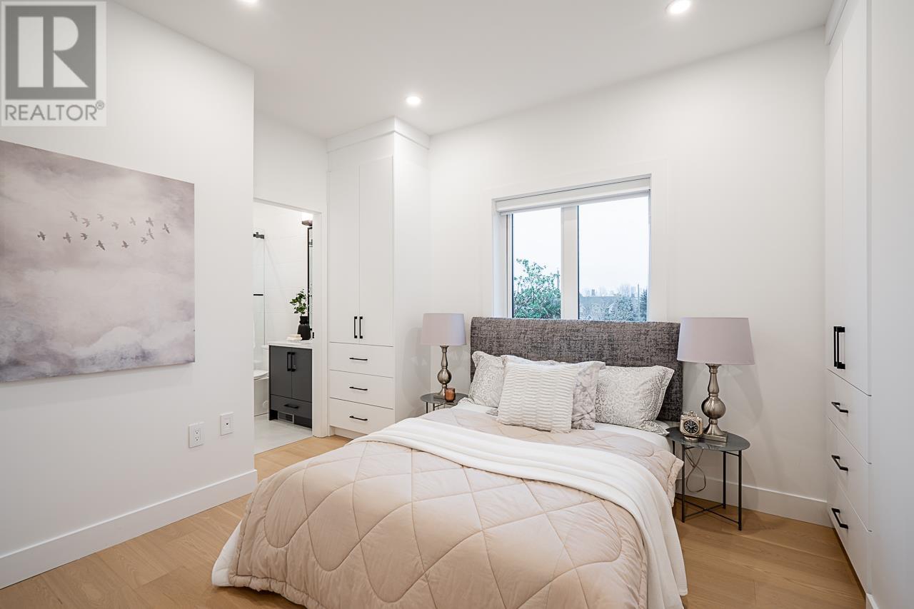 Listing Picture 18 of 37 : 2331 E 49TH AVENUE, Vancouver / 溫哥華 - 魯藝地產 Yvonne Lu Group - MLS Medallion Club Member