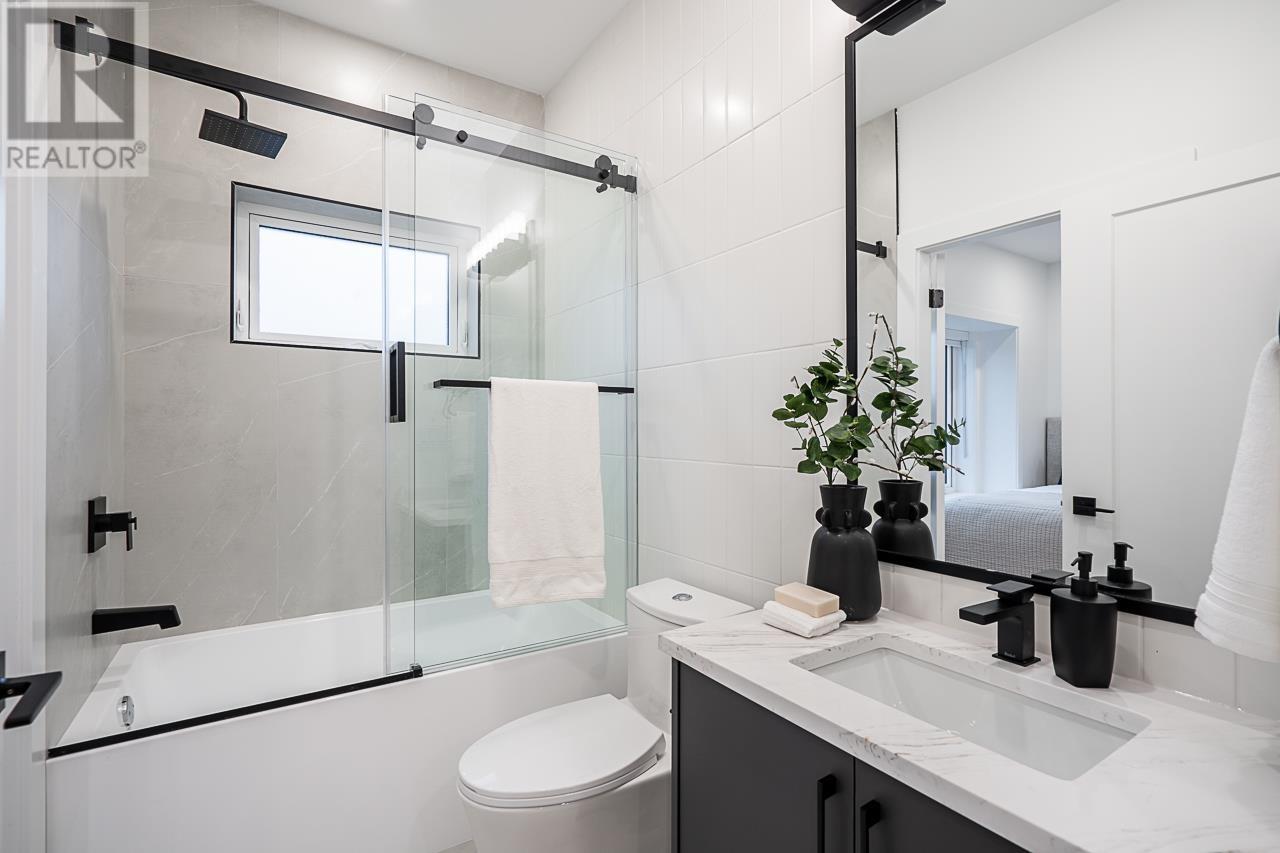 Listing Picture 19 of 37 : 2331 E 49TH AVENUE, Vancouver / 溫哥華 - 魯藝地產 Yvonne Lu Group - MLS Medallion Club Member