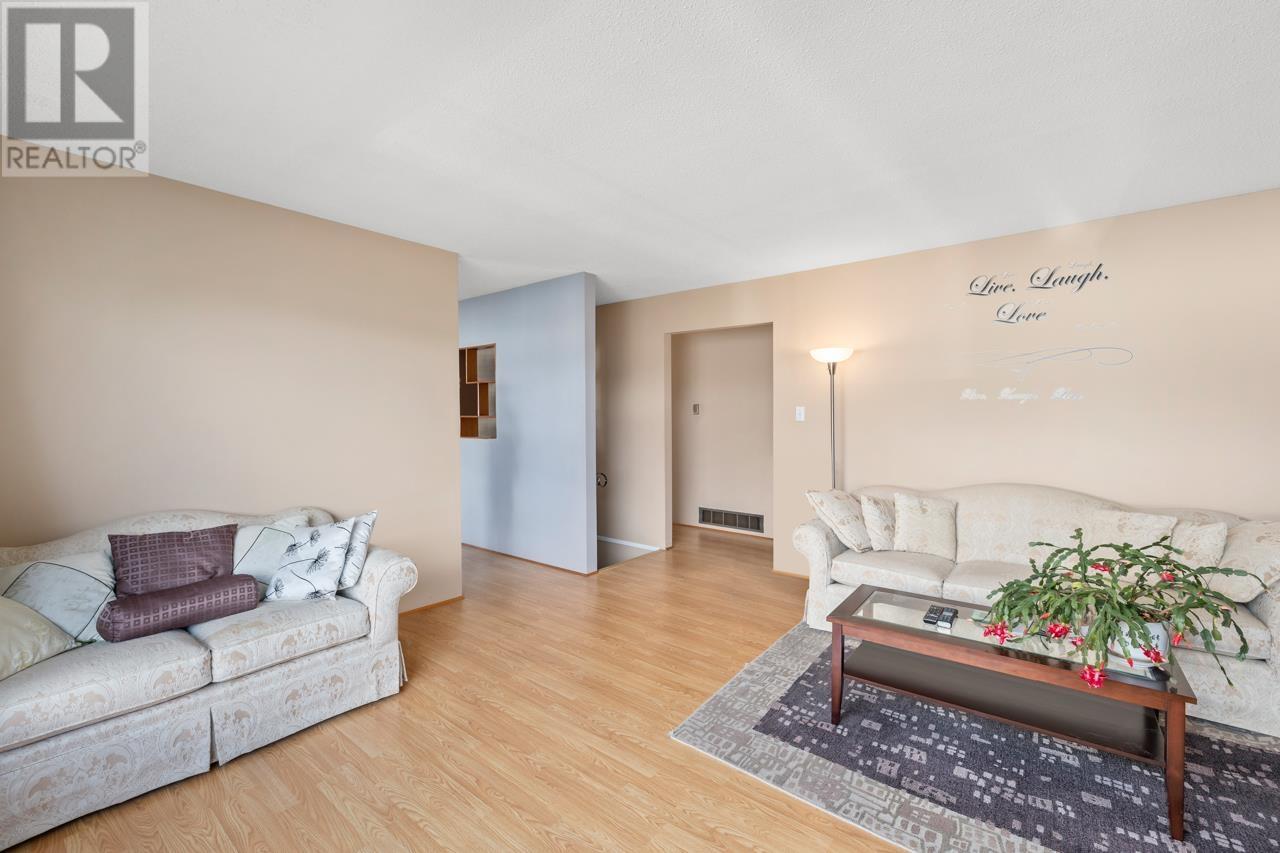 Listing Picture 4 of 36 : 10840 ASHCROFT AVENUE, Richmond / 烈治文 - 魯藝地產 Yvonne Lu Group - MLS Medallion Club Member