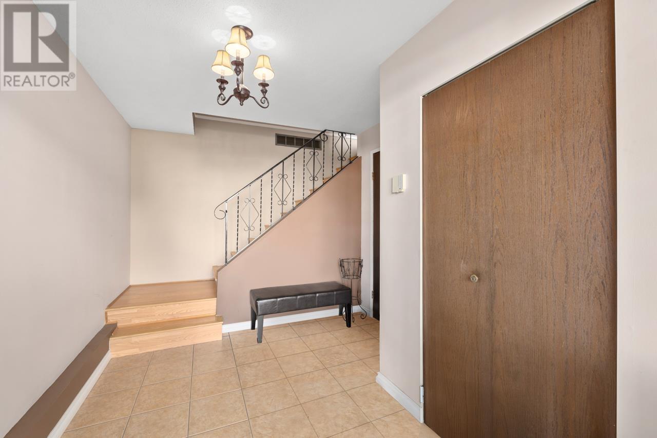 Listing Picture 19 of 36 : 10840 ASHCROFT AVENUE, Richmond / 烈治文 - 魯藝地產 Yvonne Lu Group - MLS Medallion Club Member