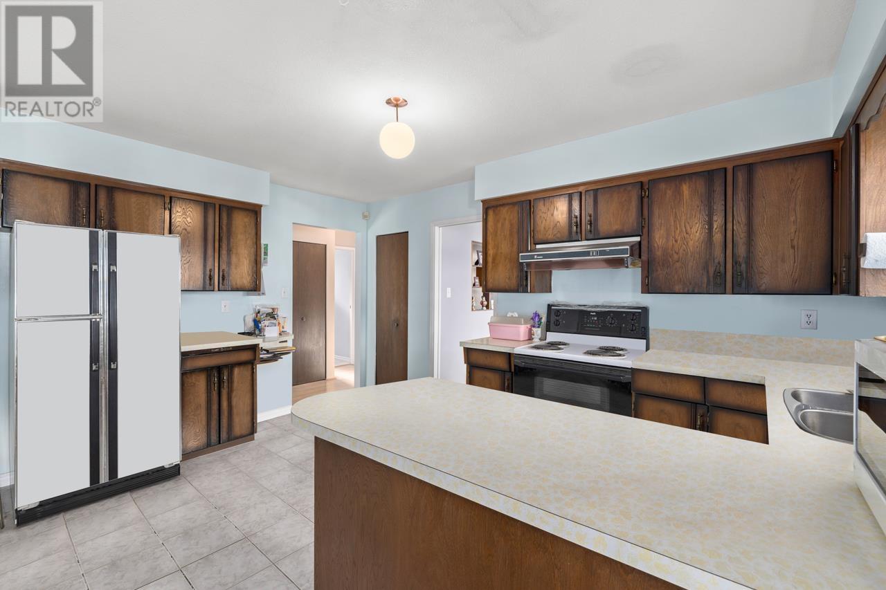 Listing Picture 10 of 36 : 10840 ASHCROFT AVENUE, Richmond / 烈治文 - 魯藝地產 Yvonne Lu Group - MLS Medallion Club Member