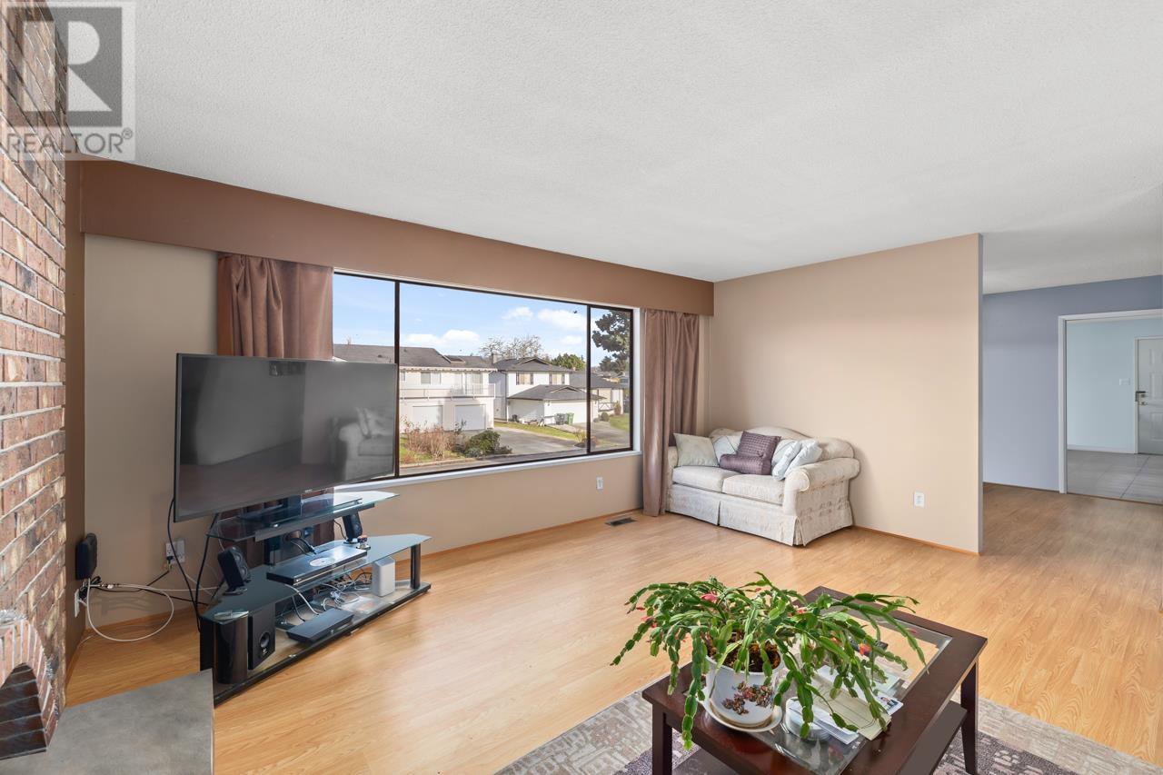 Listing Picture 3 of 36 : 10840 ASHCROFT AVENUE, Richmond / 烈治文 - 魯藝地產 Yvonne Lu Group - MLS Medallion Club Member