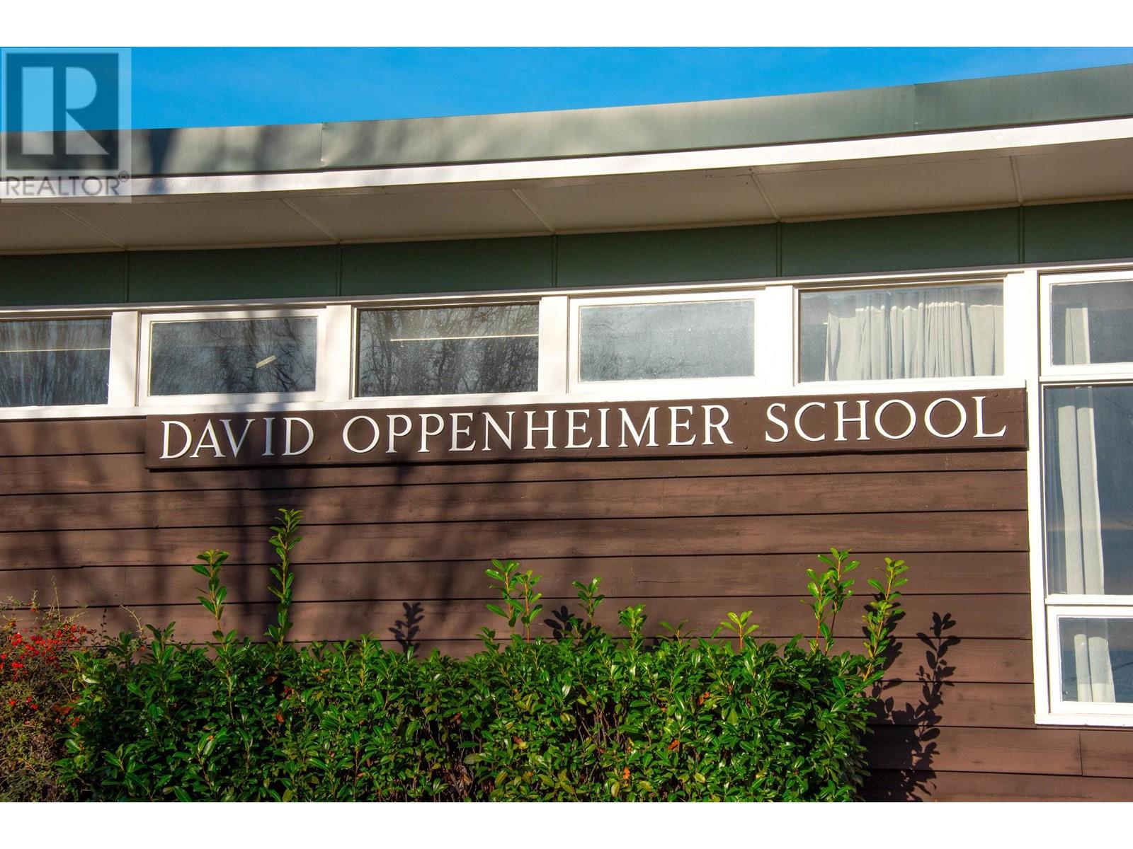 Listing Picture 15 of 15 : 2354 BURQUITLAM DRIVE, Vancouver / 溫哥華 - 魯藝地產 Yvonne Lu Group - MLS Medallion Club Member