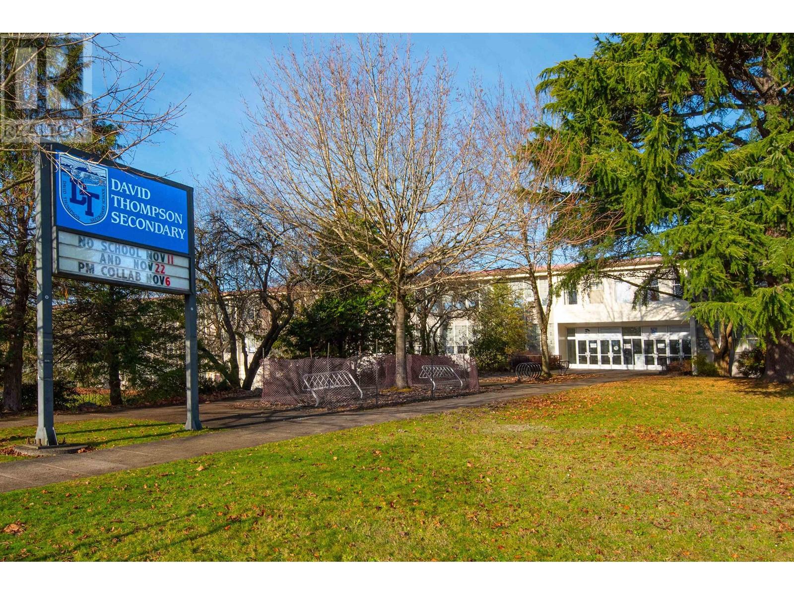 Listing Picture 14 of 15 : 2354 BURQUITLAM DRIVE, Vancouver / 溫哥華 - 魯藝地產 Yvonne Lu Group - MLS Medallion Club Member